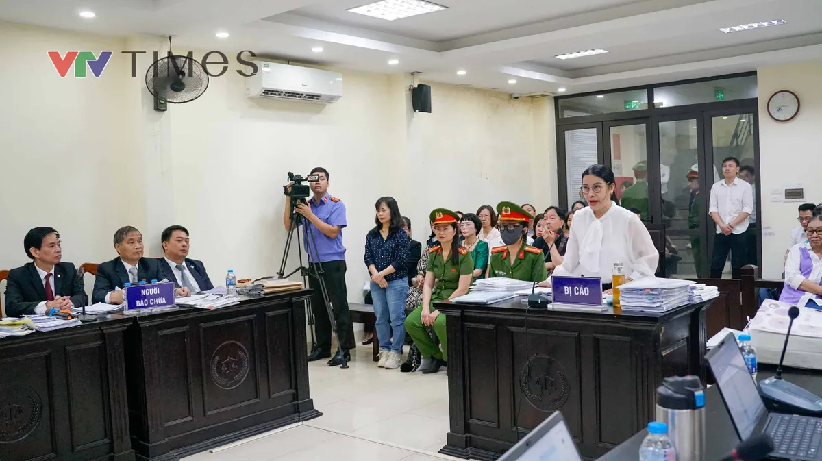 H&agrave; Nội: Cựu hiệu trưởng Trường THCS Ba Đ&igrave;nh hầu t&ograve;a v&igrave; thu tiền dạy th&ecirc;m vượt quy định- Ảnh 1.