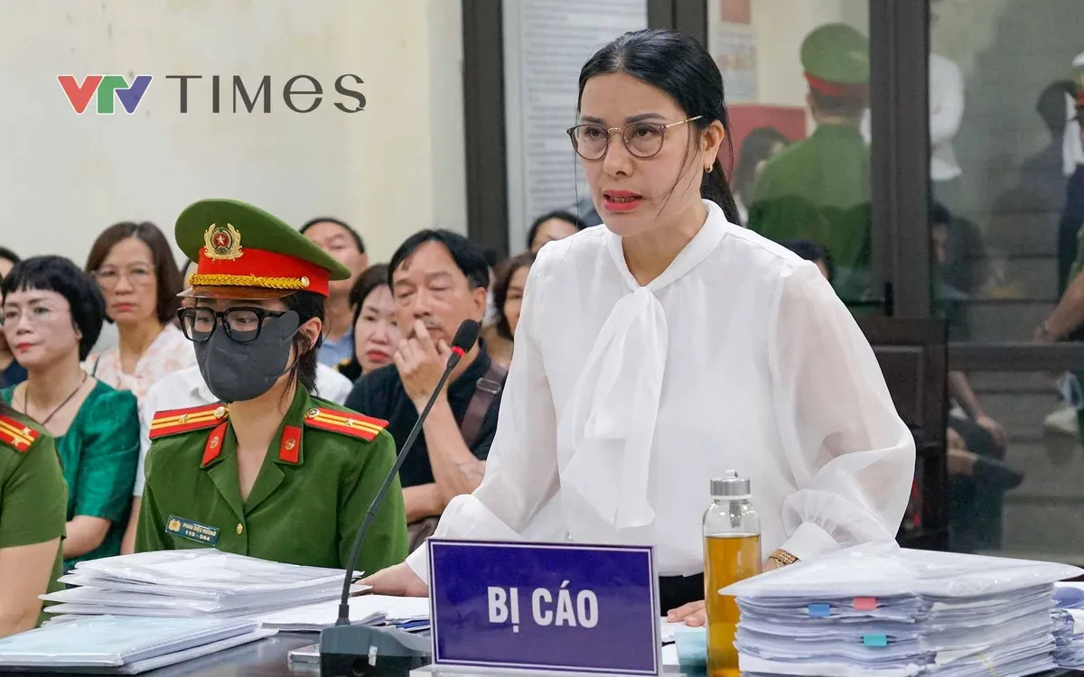 Bị cáo Nguyễn Thị Bình, cựu Hiệu trưởng Trường THCS Ba Đình (Hà Nội) . (ảnh: Phùng Anh)