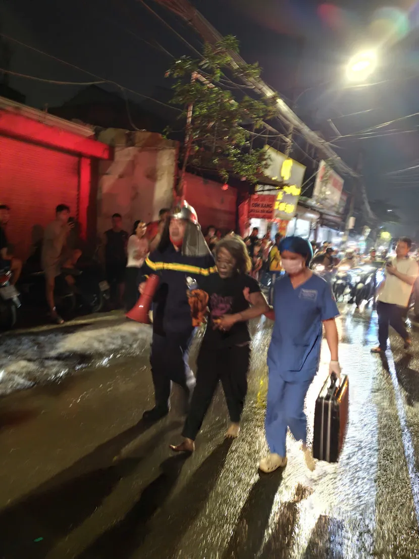 H&agrave; Nội: Nguy&ecirc;n nh&acirc;n ch&aacute;y nh&agrave; ng&otilde; 218 Lĩnh Nam, phường Ho&agrave;ng Mai - Ảnh 2.