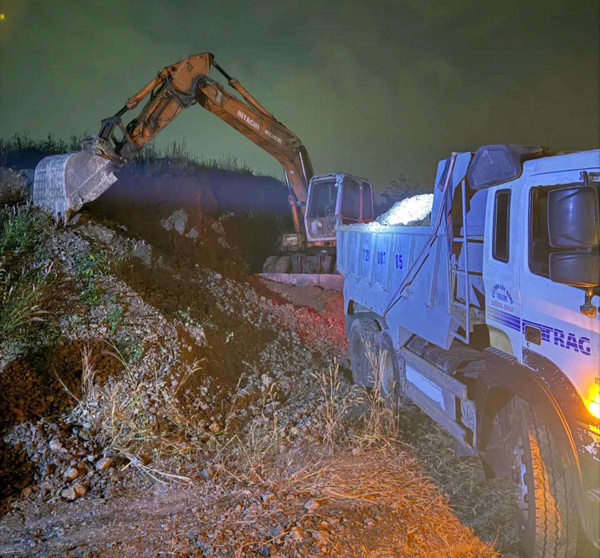 TP Hồ Chí Minh: Xử phạt 69 triệu đồng vụ khai thác đất không phép ở Bình Giã
- Ảnh 1. TP Hồ Chí Minh: Xử phạt 69 triệu đồng vụ khai thác đất không phép ở Bình Giã
- Ảnh 1.