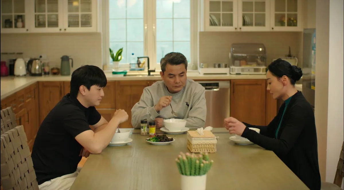 Bước chân vào đời - Tập 14: Sau khóc sưng mắt vì bị Thương chia tay, Quân dọn ra ngoài ở- Ảnh 6. Bước chân vào đời - Tập 14: Sau khóc sưng mắt vì bị Thương chia tay, Quân dọn ra ngoài ở- Ảnh 6.