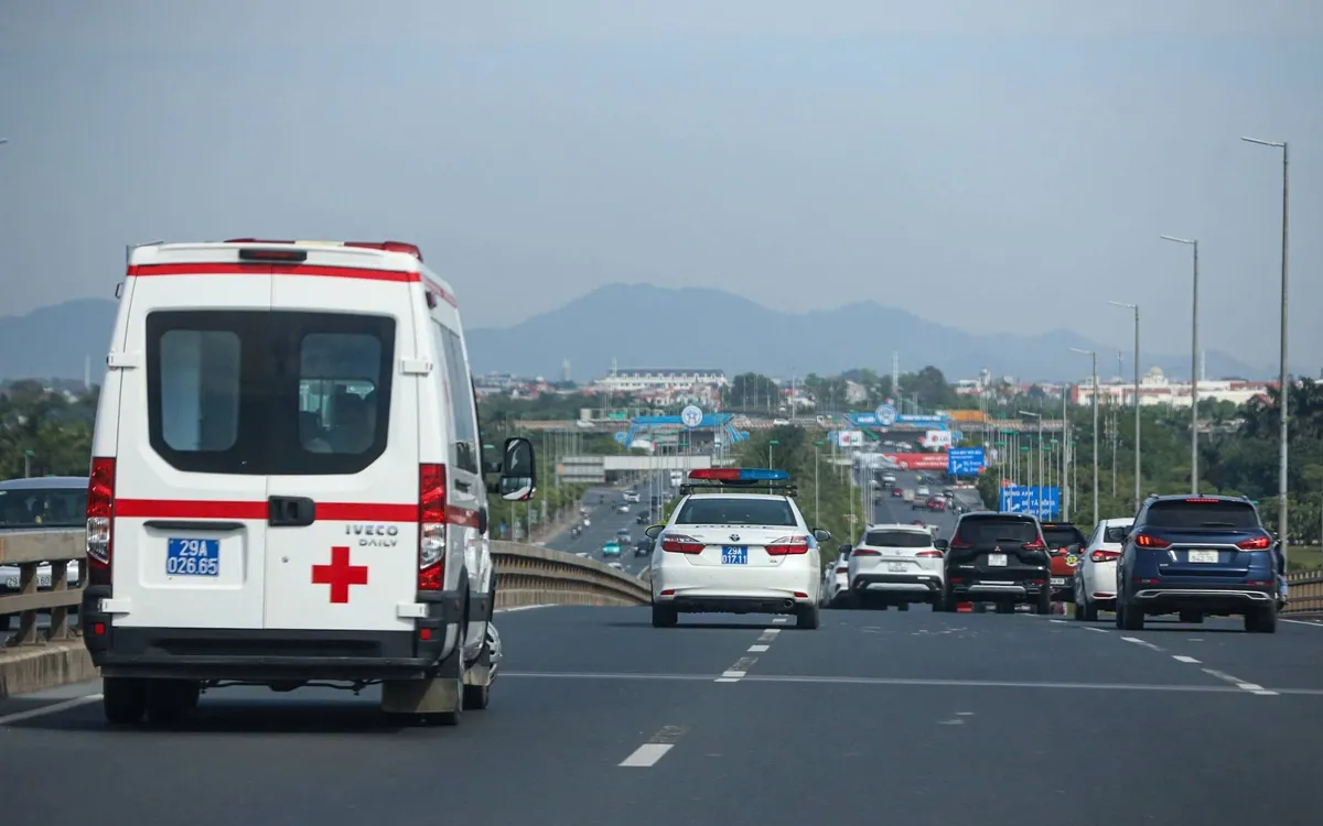 Nhường đường cho xe ưu tiên: Đảm bảo an toàn và hiệu quả xử lý tình huống khẩn cấp