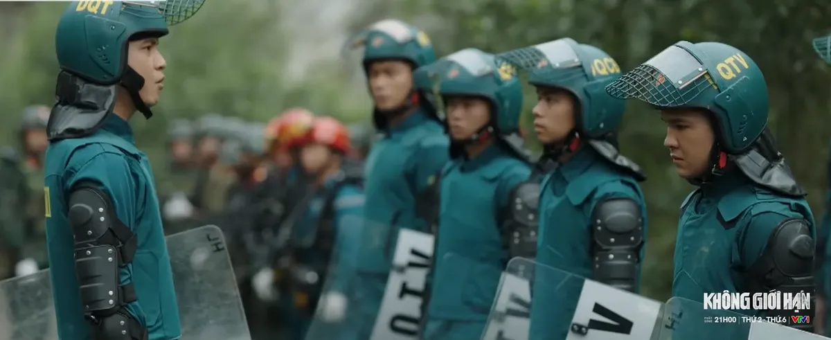 Kh&ocirc;ng giới hạn - Tập 32: Nội bộ nh&oacute;m phản động chĩa s&uacute;ng v&agrave;o nhau, nh&oacute;m con tin được giải cứu - Ảnh 9.