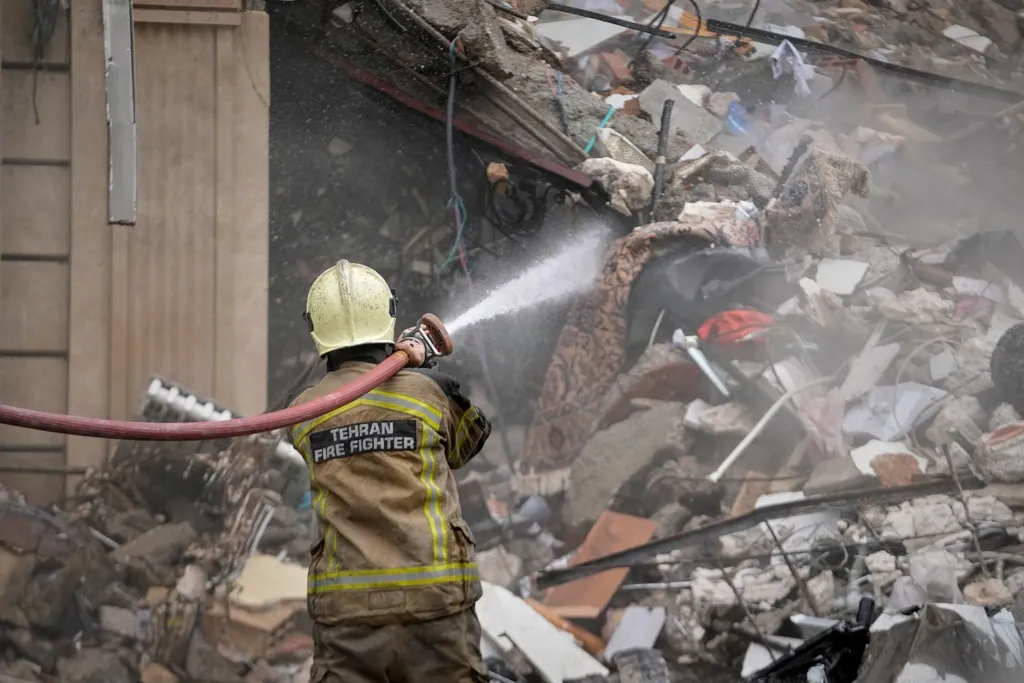 Israel v&agrave; Mỹ tấn c&ocirc;ng quy m&ocirc; lớn tr&ecirc;n khắp Iran- Ảnh 2.