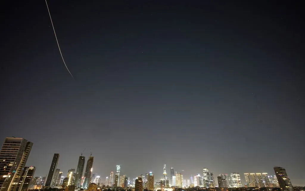 Năng lực qu&acirc;n sự v&agrave; sức mạnh kho t&ecirc;n lửa của Iran - Ảnh 2.