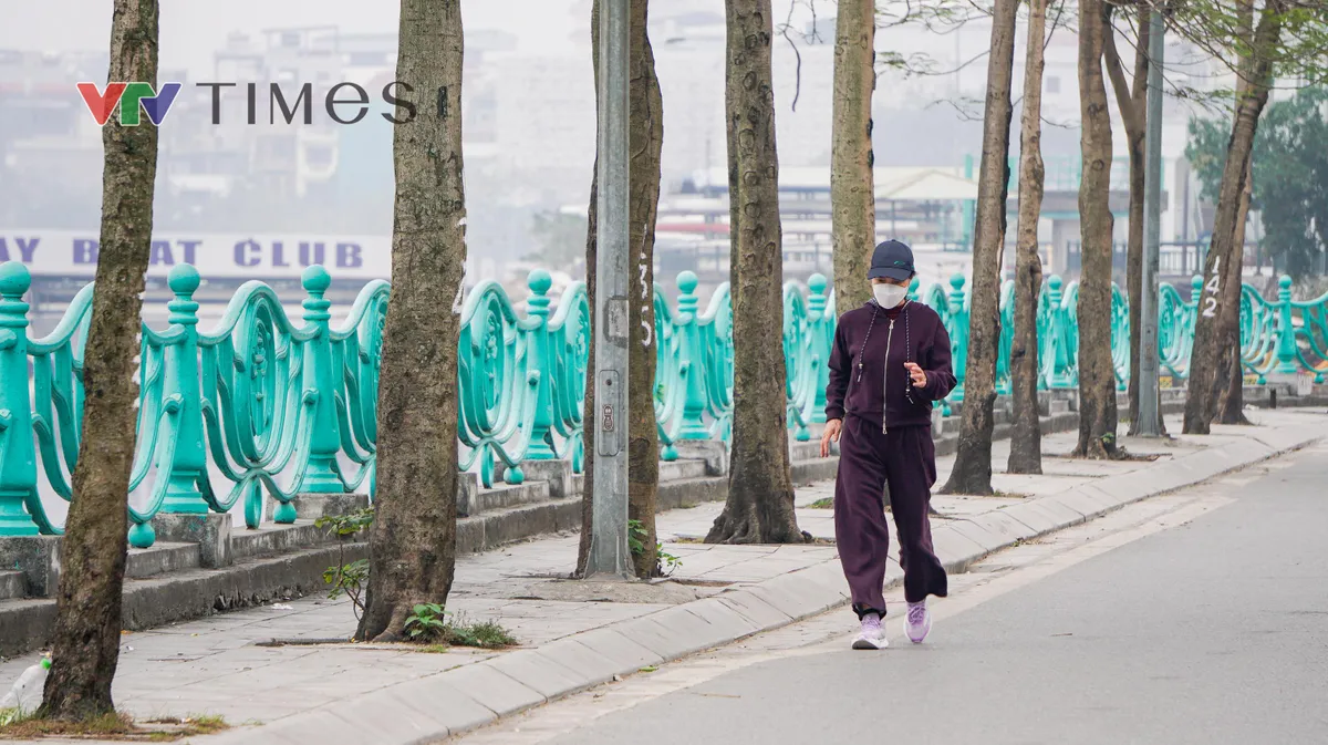 Bắc Bộ sáng sớm có sương mù, mưa phùn, trưa chiều trời nắng - Ảnh 1.