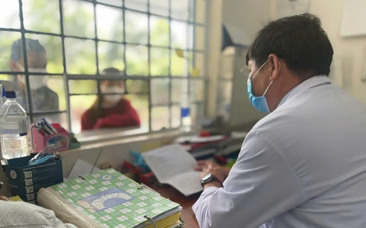 Tư vấn, khám sàng lọc cho bệnh nhân lao.