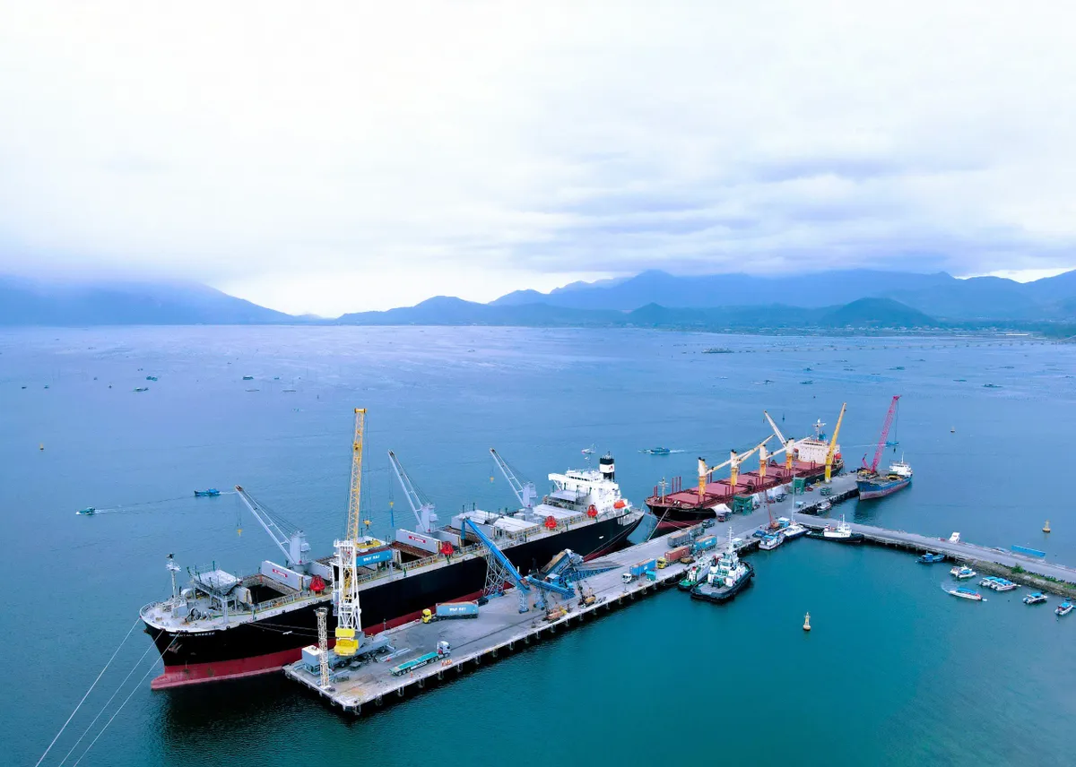 Nam Cam Ranh: Đ&aacute;nh thức "n&agrave;ng c&ocirc;ng ch&uacute;a" vịnh biển bằng kinh tế đ&ecirc;m v&agrave; du lịch bản địa- Ảnh 1.