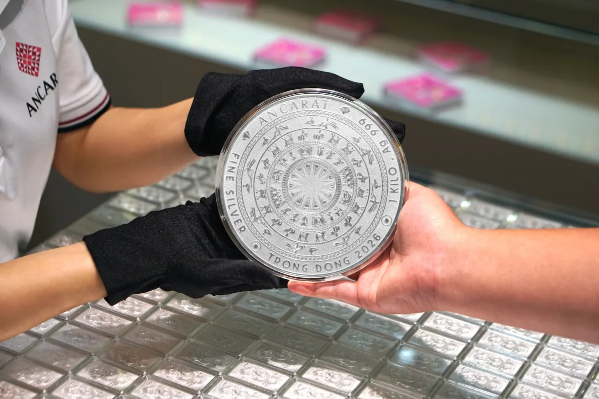 Giá vàng giảm tiếp 2 triệu đồng/lượng - Ảnh 2.