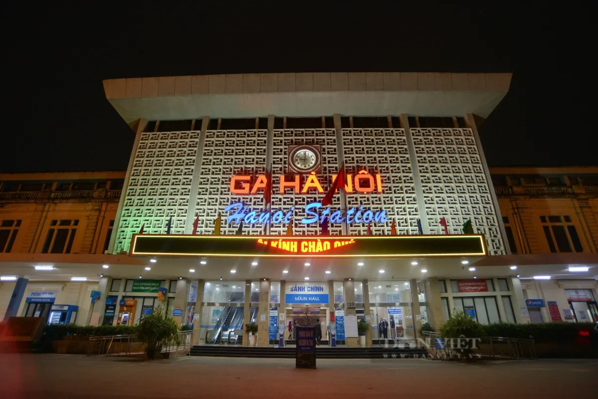 Nguy cơ đứt gãy chuỗi vận tải: bài toán 1.900 tỷ đồng khi dừng chạy tàu vào trung tâm Hà Nội - Ảnh 1.