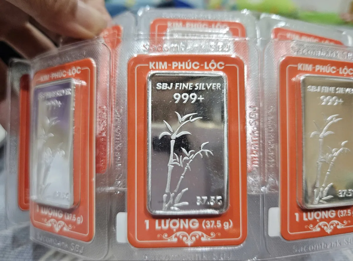 Gi&aacute; bạc h&ocirc;m nay 24-3: Tăng mạnh trở lại- Ảnh 1.