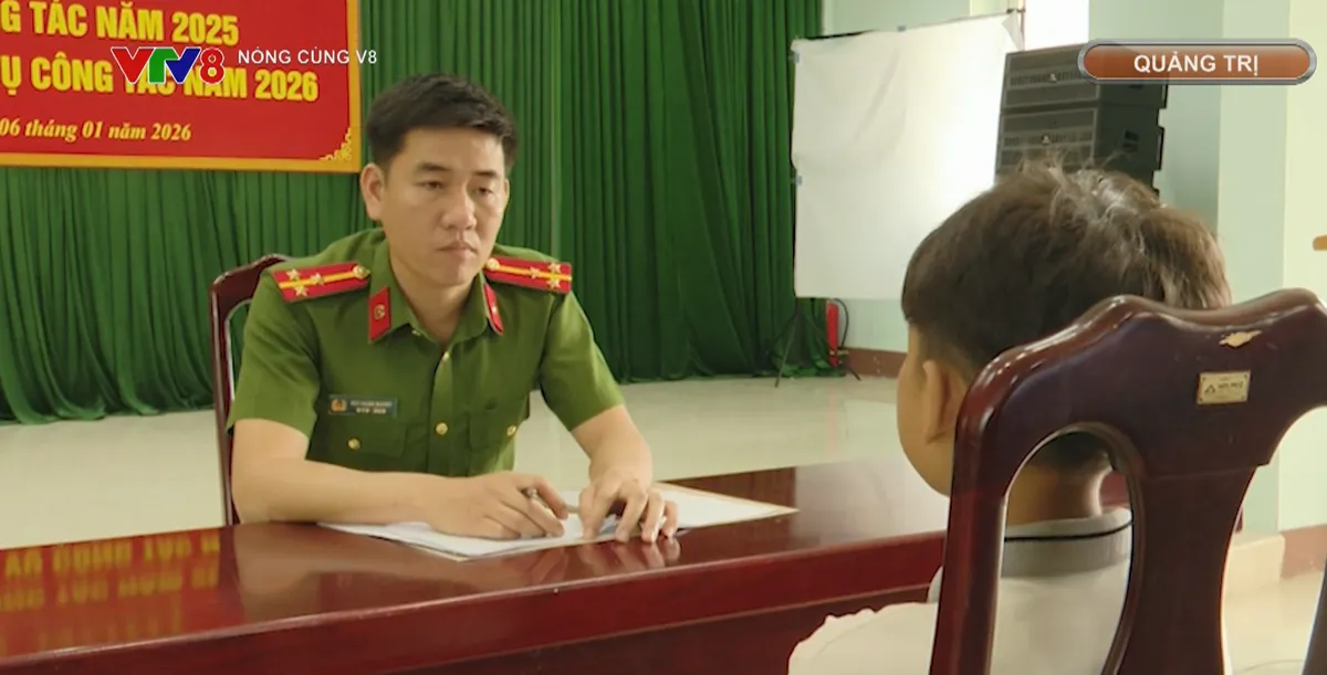 Cảnh b&aacute;o t&igrave;nh trạng n&eacute;m đ&aacute; v&agrave;o c&aacute;c phương tiện đang lưu th&ocirc;ng- Ảnh 3.