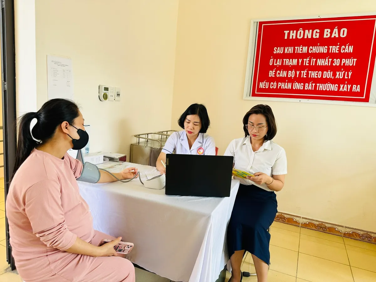 Tăng cường giám sát chăm sóc sức khỏe bà mẹ, trẻ em tại tuyến cơ sở - Ảnh 1.