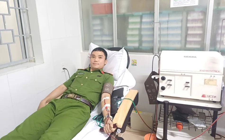 Cán bộ Công an Tây Trà vượt 90km hiến tiểu cầu cứu bệnh nhân
