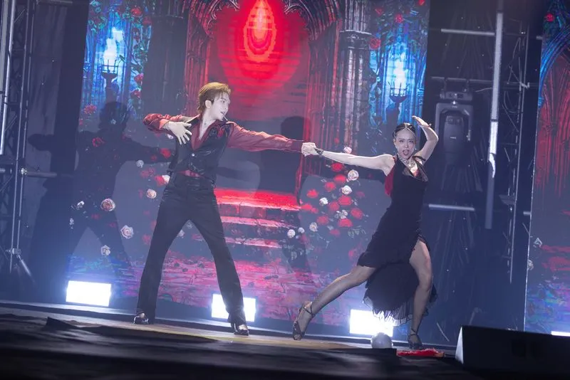 Kh&aacute;n giả "n&iacute;n thở" xem Tăng Ph&uacute;c nhảy tango  - Ảnh 1.