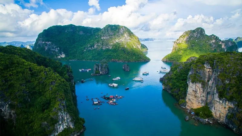 Vịnh Bái Tử Long lọt top 7 kỳ quan Đông Nam Á theo Condé Nast Traveler- Ảnh 1. Vịnh Bái Tử Long lọt top 7 kỳ quan Đông Nam Á theo Condé Nast Traveler- Ảnh 1.