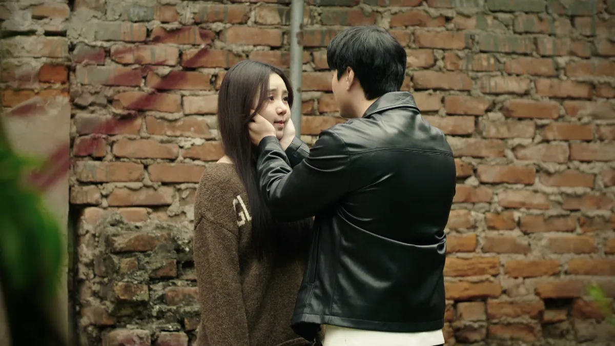 Bước chân vào đời - Tập 13: Bị mẹ Quân xúc phạm nặng nề, bà Thương đi cấp cứu - Ảnh 5.