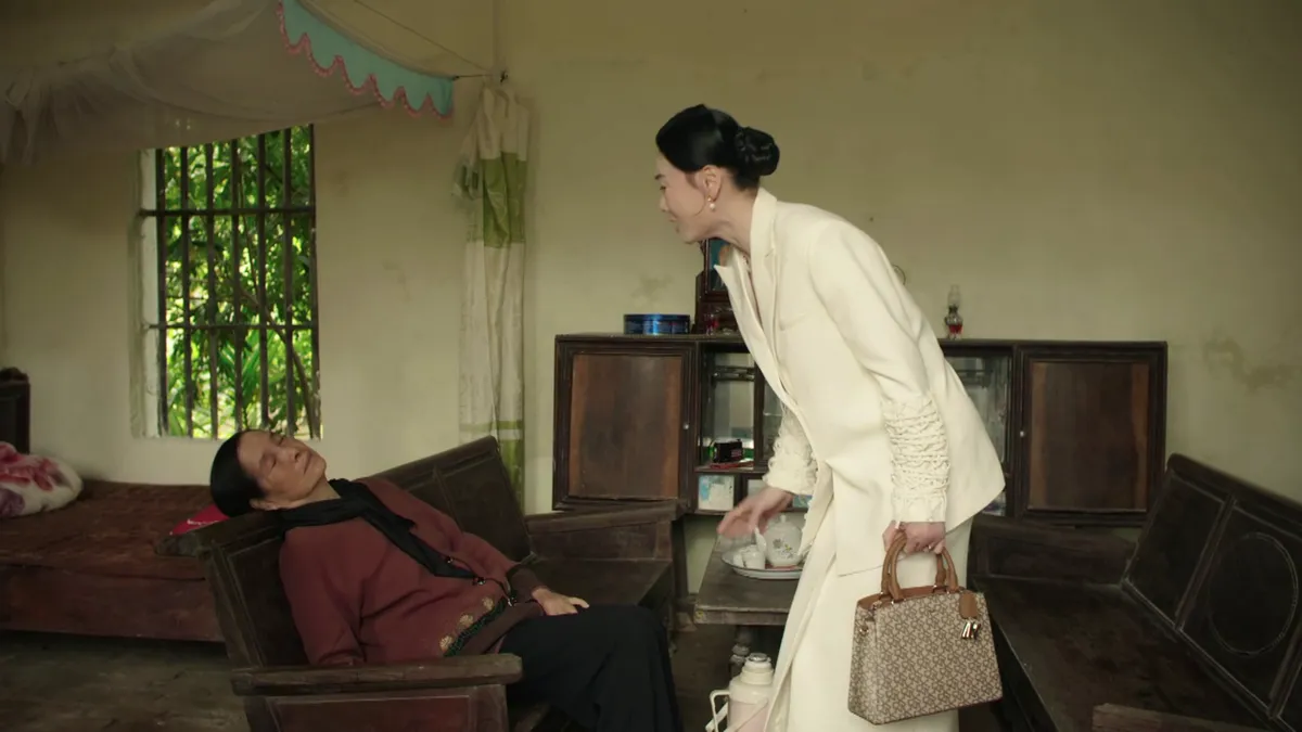 Bước chân vào đời - Tập 13: Bị mẹ Quân xúc phạm nặng nề, bà Thương đi cấp cứu - Ảnh 7.