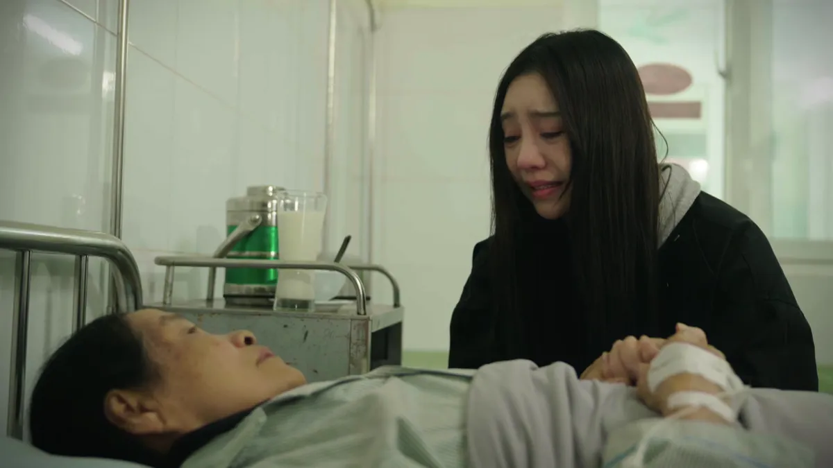 Bước chân vào đời - Tập 13: Bị mẹ Quân xúc phạm nặng nề, bà Thương đi cấp cứu - Ảnh 8.