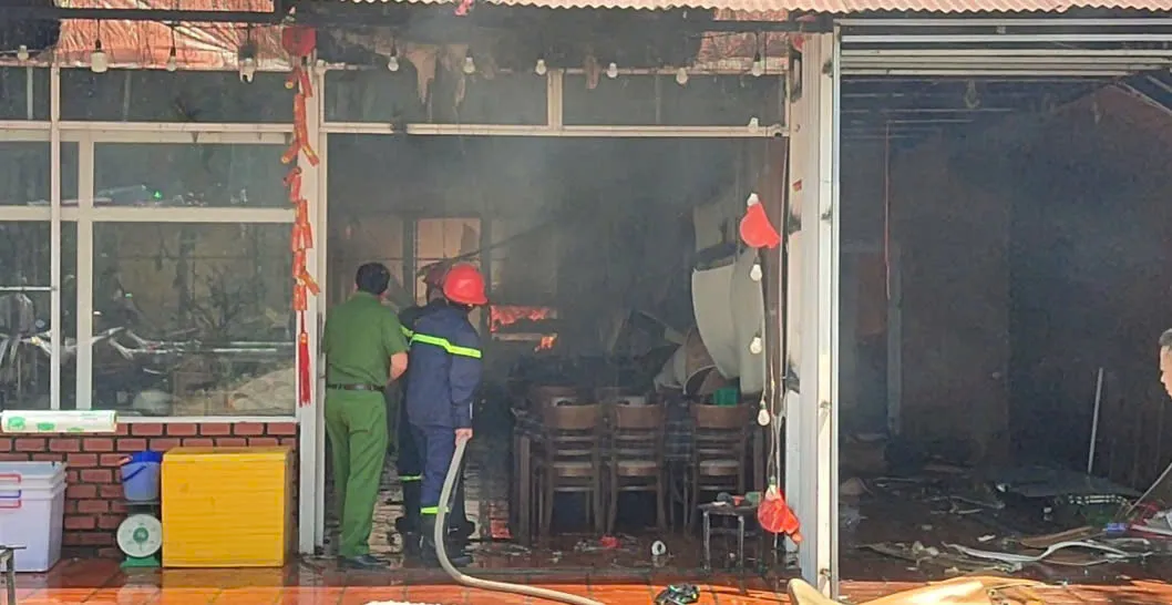 Ch&aacute;y qu&aacute;n nhậu tại Đ&agrave; Lạt, 5 nh&acirc;n vi&ecirc;n kịp thời tho&aacute;t nạn - Ảnh 2.