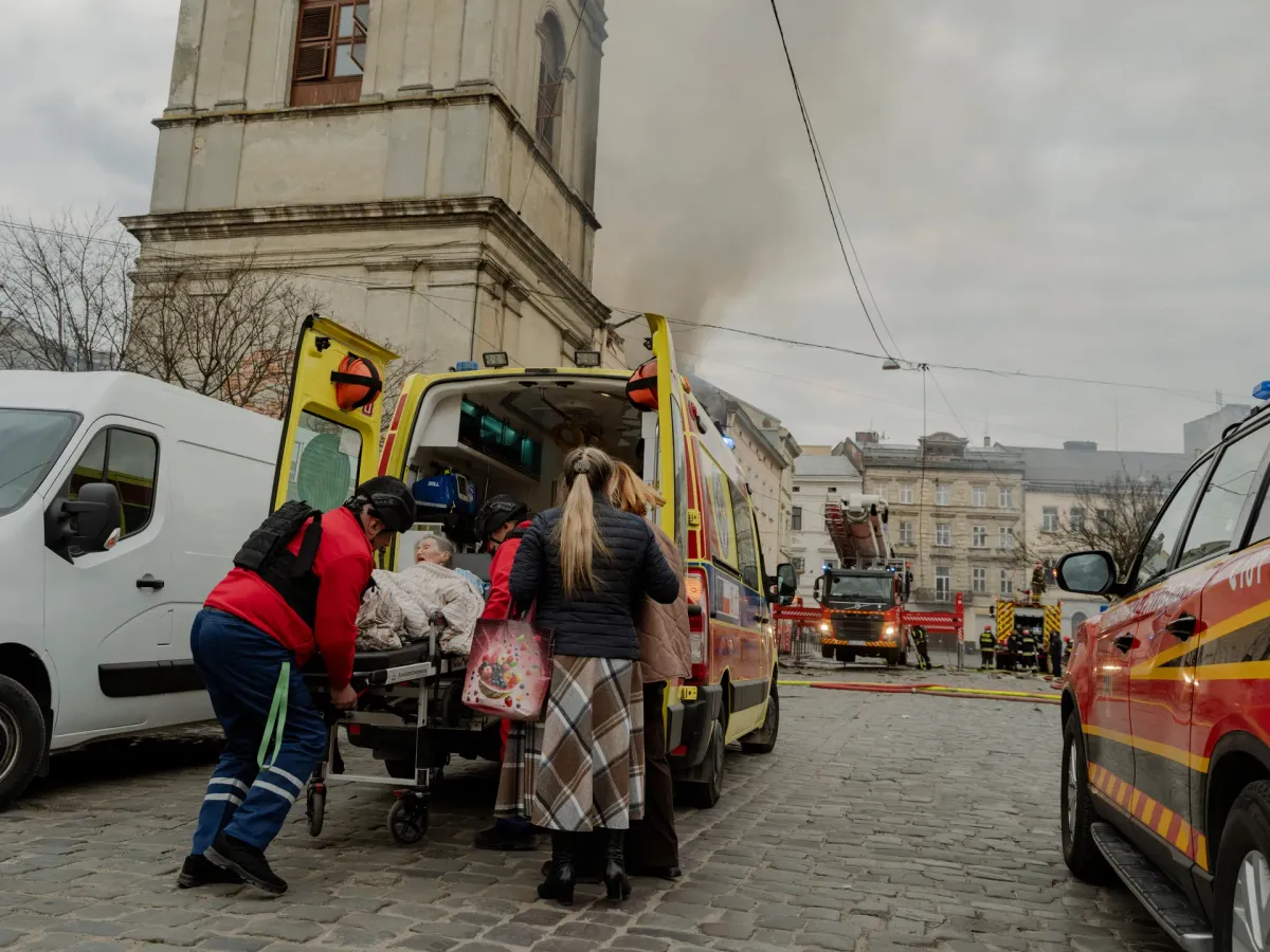 Ukraine hứng đợt tập kích với gần 1.000 UAV - Ảnh 1.