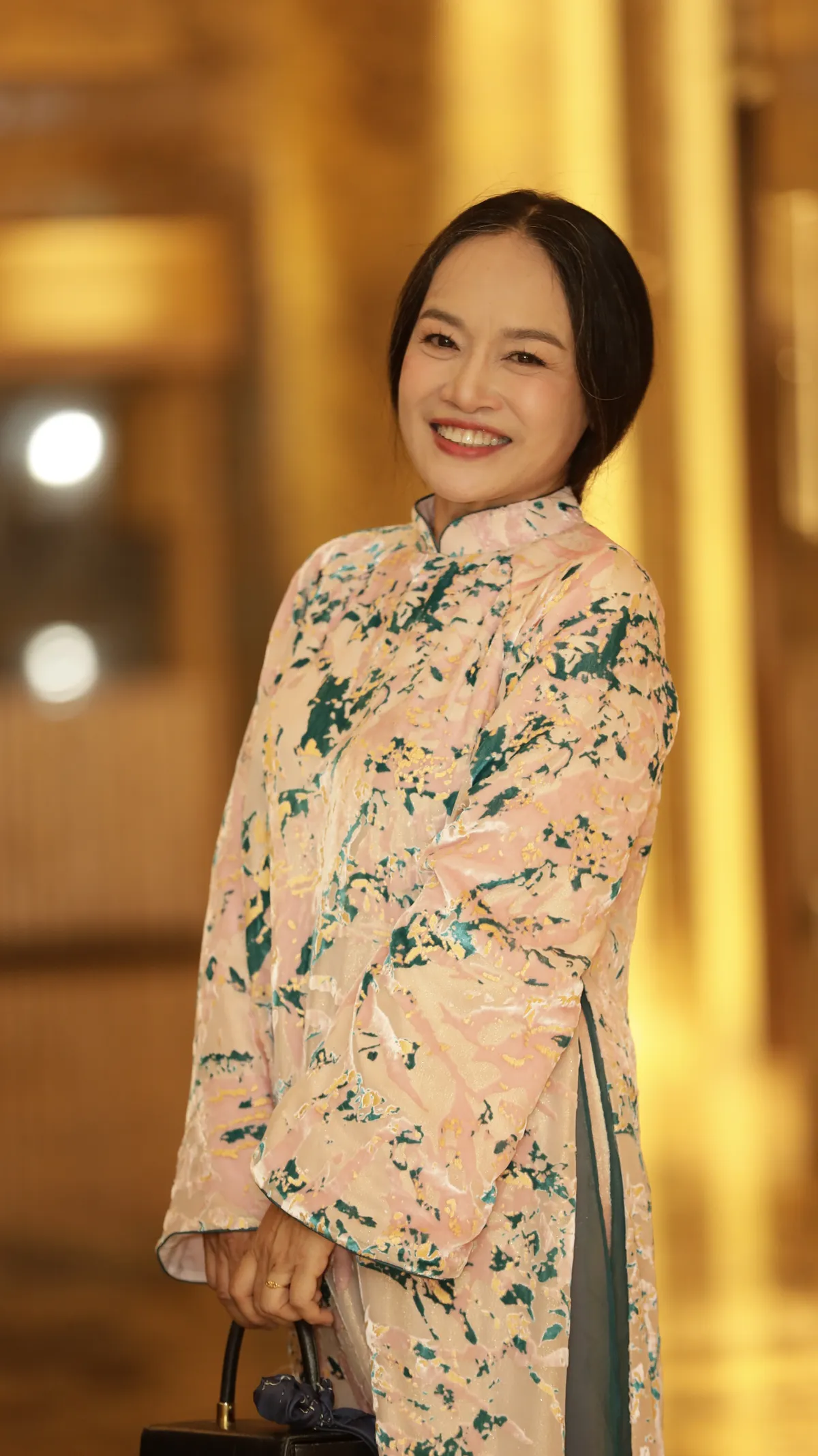 Ngược đường ngược nắng nối sóng phim Không giới hạn - Ảnh 2.