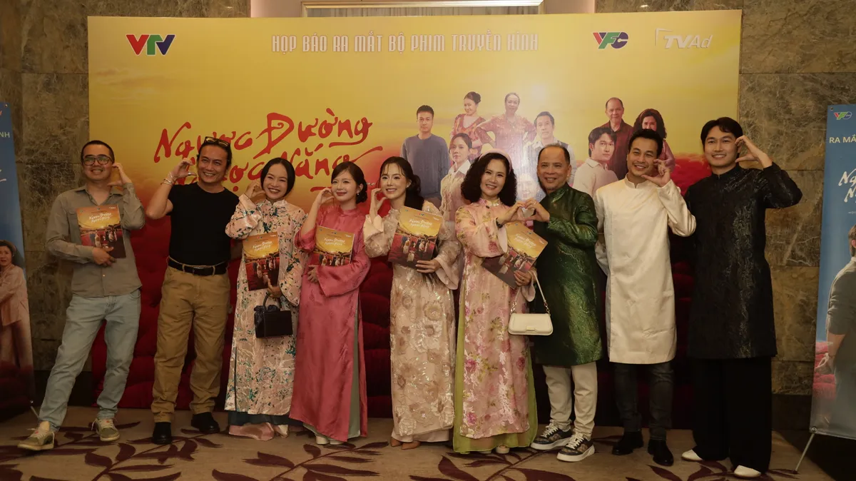 Ngược đường ngược nắng nối sóng phim Không giới hạn - Ảnh 1.