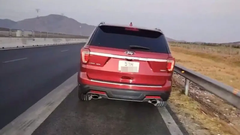 Dừng xe sai quy định trên cao tốc để ngủ, tài xế và chủ xe bị phạt 77 triệu đồng - Ảnh 1.