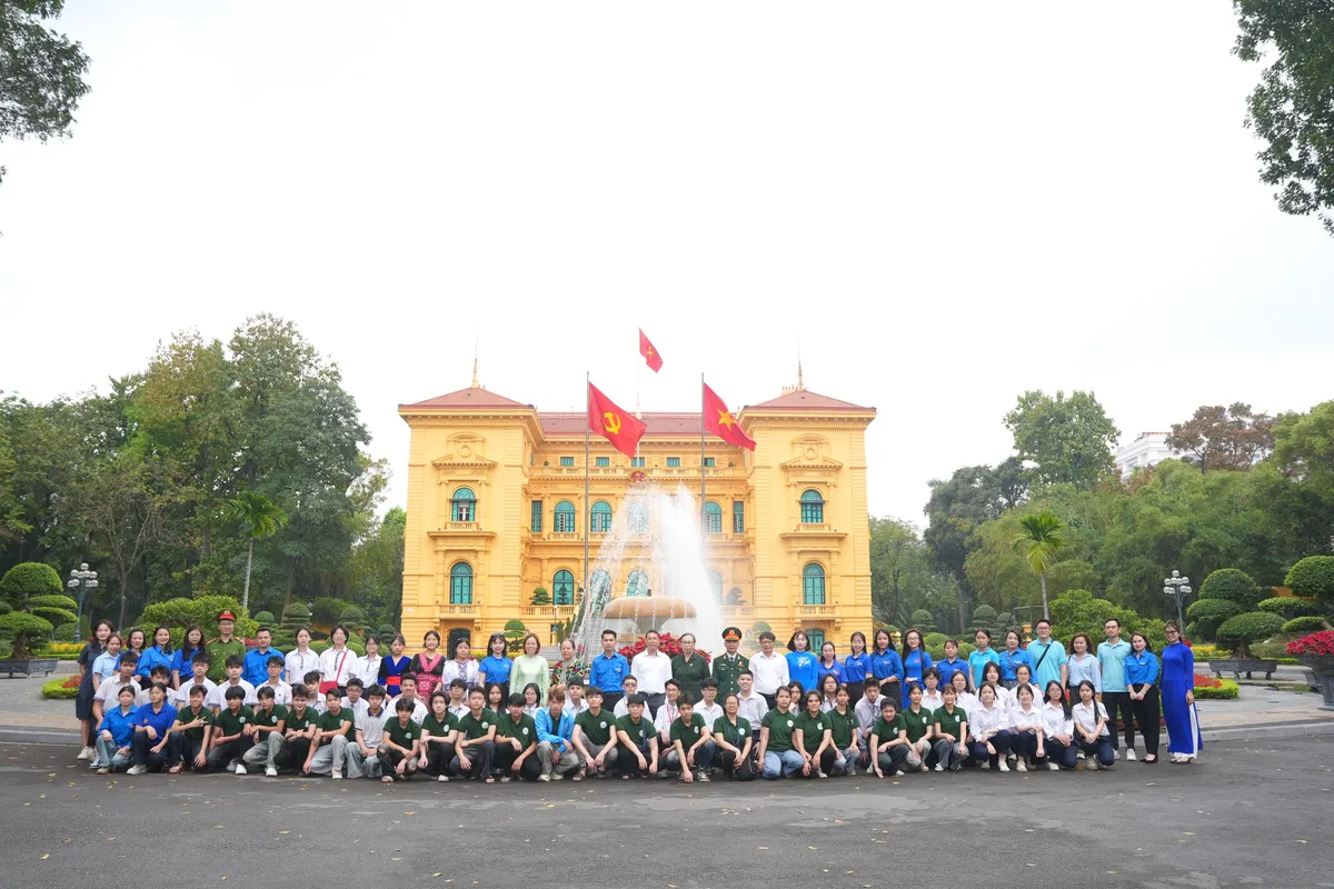 Thắp s&aacute;ng kh&aacute;t vọng tuổi trẻ b&ecirc;n Lăng B&aacute;c - Ảnh 32.