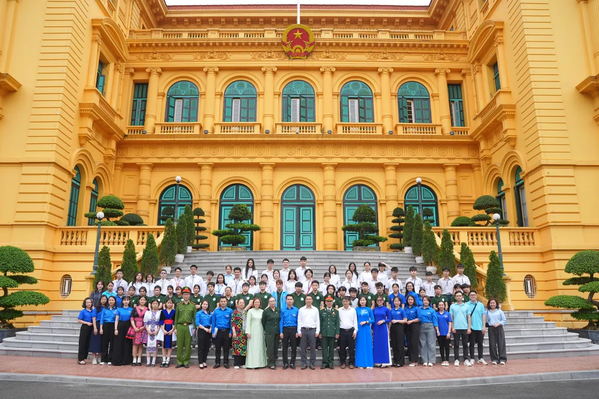 Thắp s&aacute;ng kh&aacute;t vọng tuổi trẻ b&ecirc;n Lăng B&aacute;c - Ảnh 11.