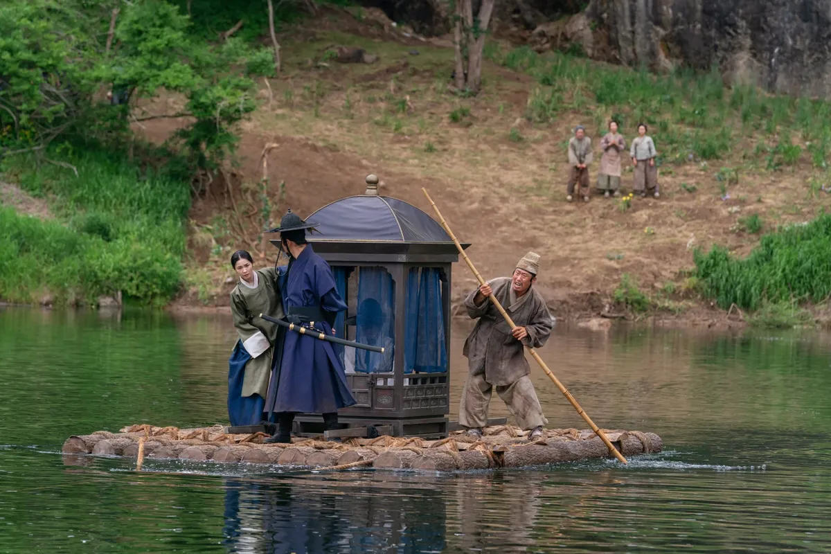 Phim cổ trang ‘Dưới bóng điện hạ’ sắp ra rạp Việt - Ảnh 1.