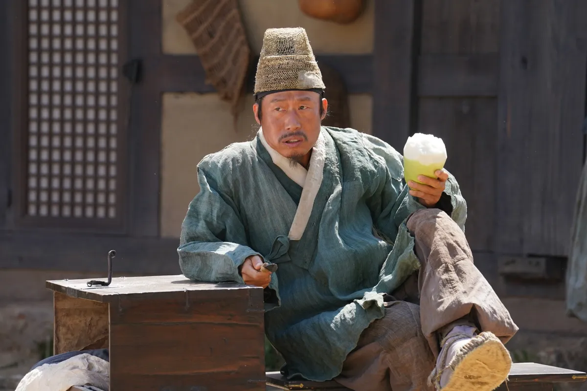 Phim cổ trang ‘Dưới bóng điện hạ’ sắp ra rạp Việt - Ảnh 3.