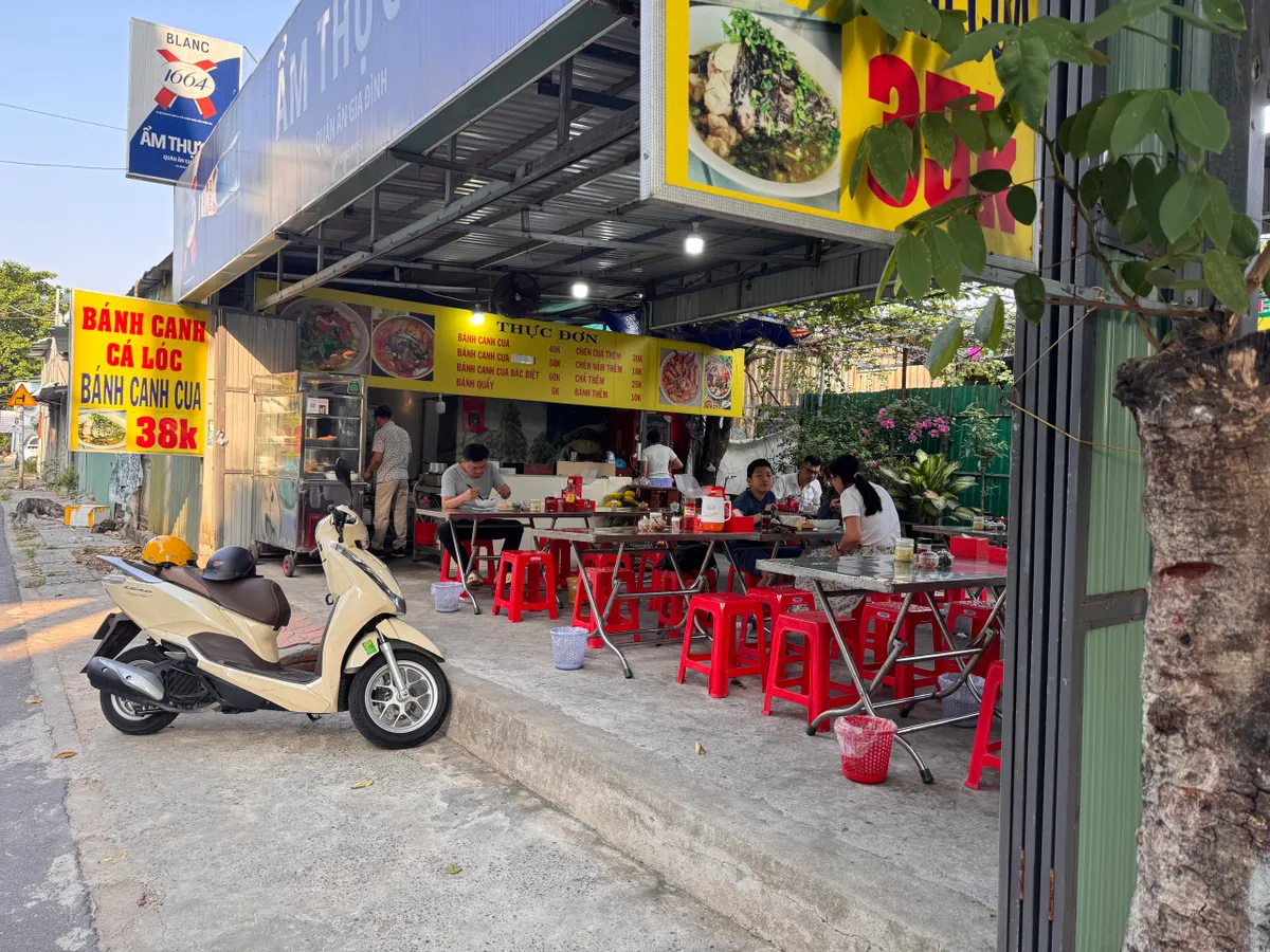 Chủ qu&aacute;n phở ở TP. Hồ Ch&iacute; Minh quyết kh&ocirc;ng tăng gi&aacute; d&ugrave; gas tăng gấp đ&ocirc;i- Ảnh 2.