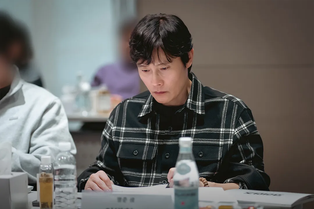 Lee Byung Hun và Han Ji Min hóa cặp đôi điệp viên trong phim mới - Ảnh 1.