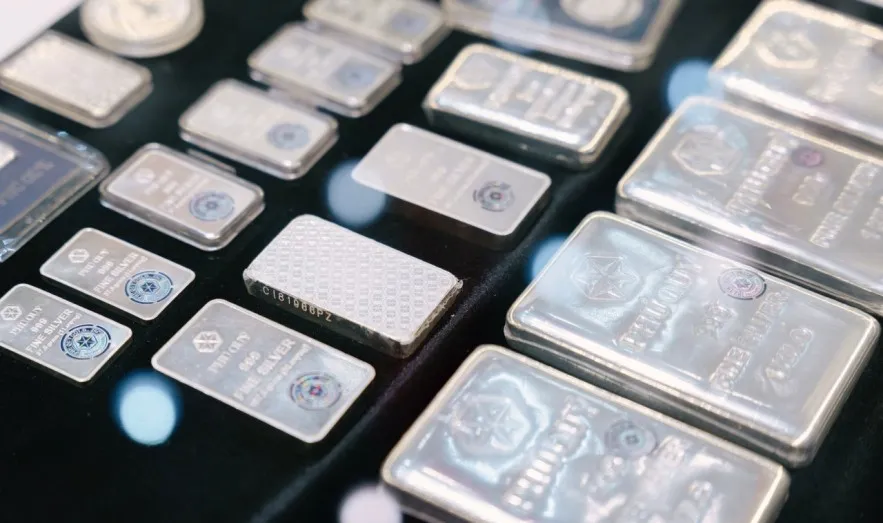 Gi&aacute; bạc tăng mạnh hơn 5% theo đ&agrave; thế giới, vượt tốc độ phục hồi của v&agrave;ng- Ảnh 1.