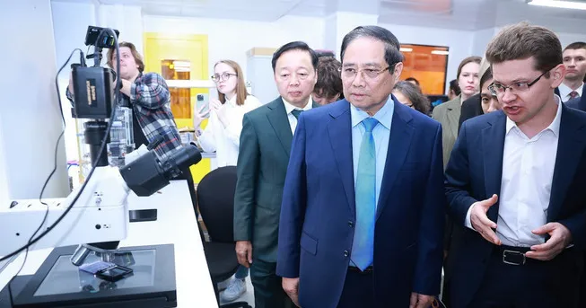 Thủ tướng Phạm Minh Chính thăm đại học hàng đầu của Liên bang Nga - Ảnh 1.