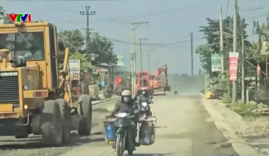 Quốc lộ 14E chậm tiến độ, ảnh hưởng đời sống người dân - Ảnh 1.