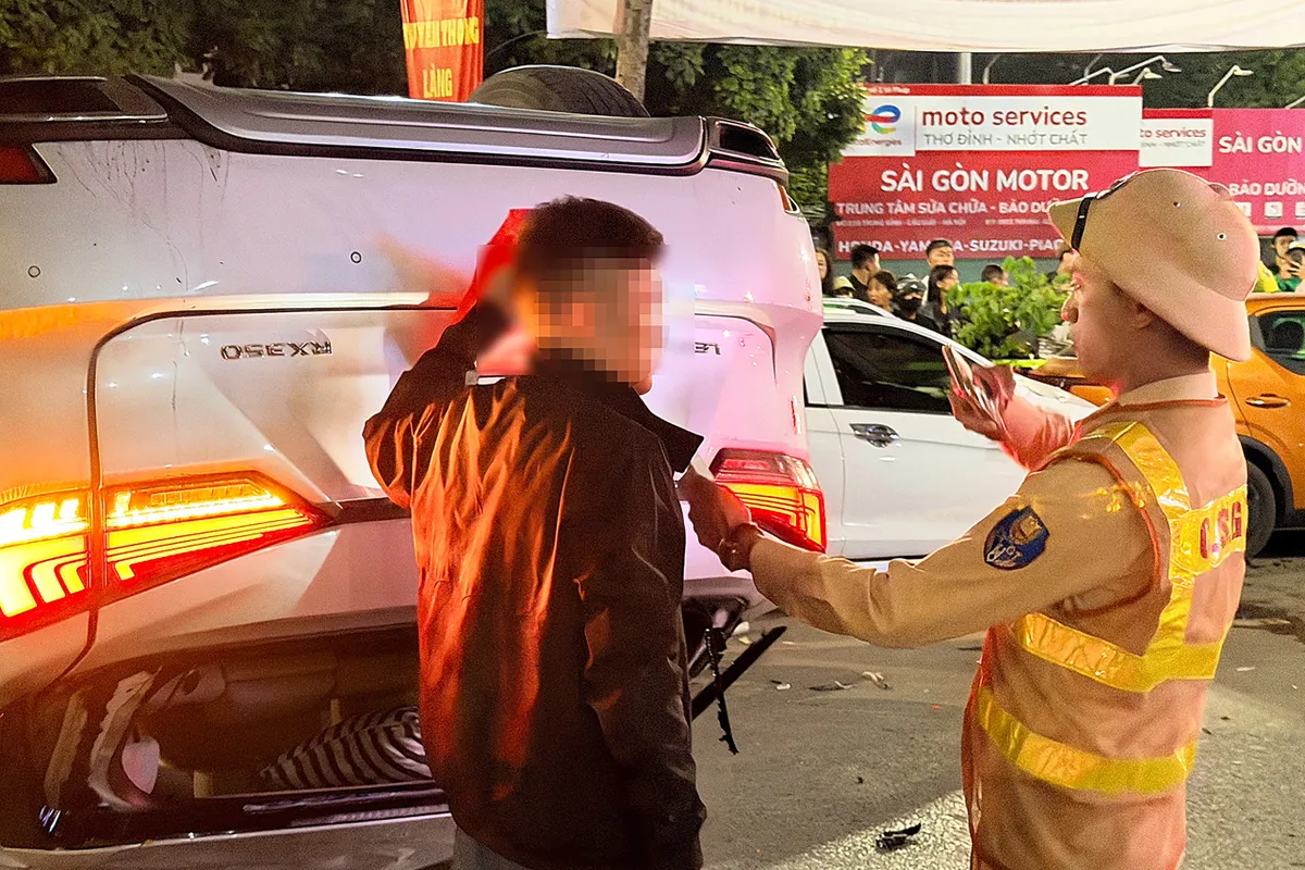 Tài xế xe Lexus ngủ gật, gây tai nạn liên hoàn trên phố Trung Kính (Hà Nội) - Ảnh 3.