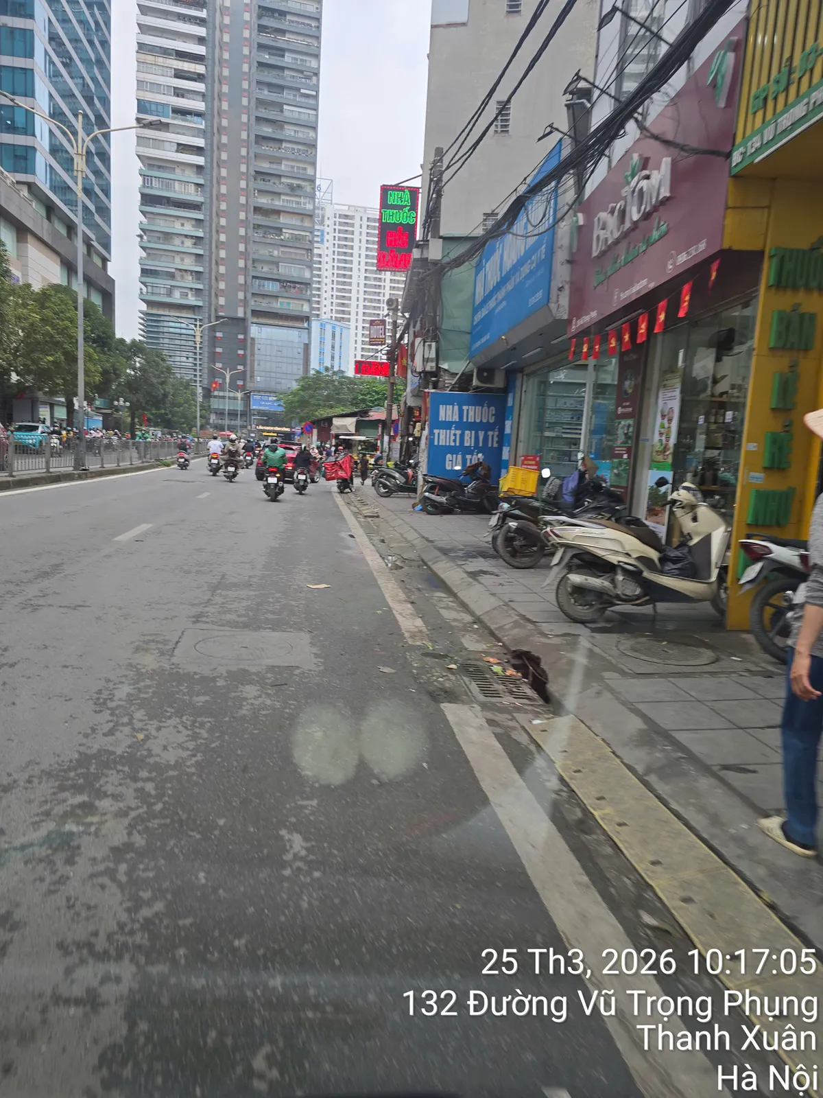 Xử l&yacute; nghi&ecirc;m c&aacute;c vi phạm lấn chiếm l&ograve;ng đường, vỉa h&egrave; - Ảnh 3.