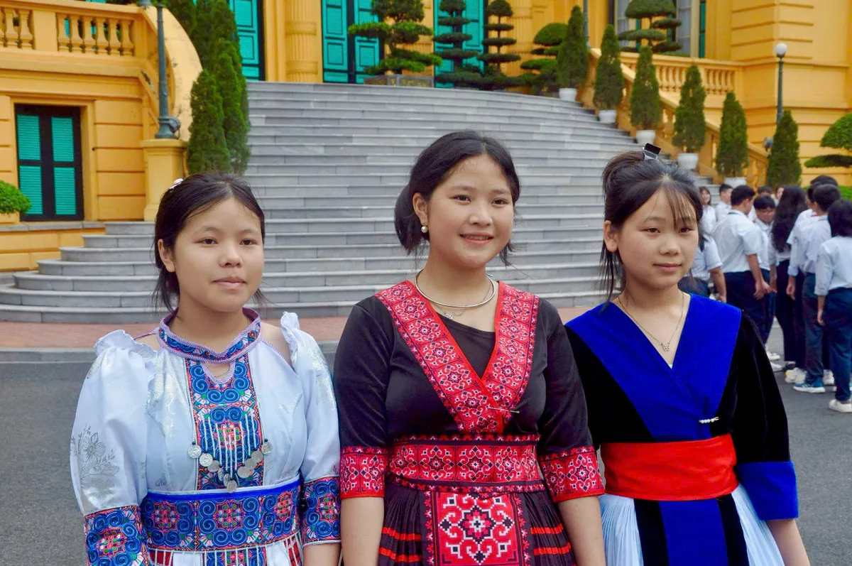 Thắp s&aacute;ng kh&aacute;t vọng tuổi trẻ b&ecirc;n Lăng B&aacute;c - Ảnh 12.