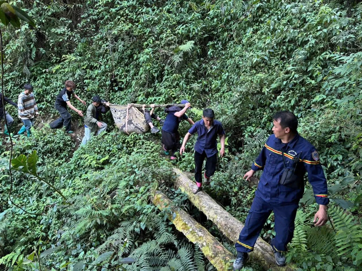 Tìm thấy 2 vận động viên bị lạc trong rừng ở Sơn La - Ảnh 2.