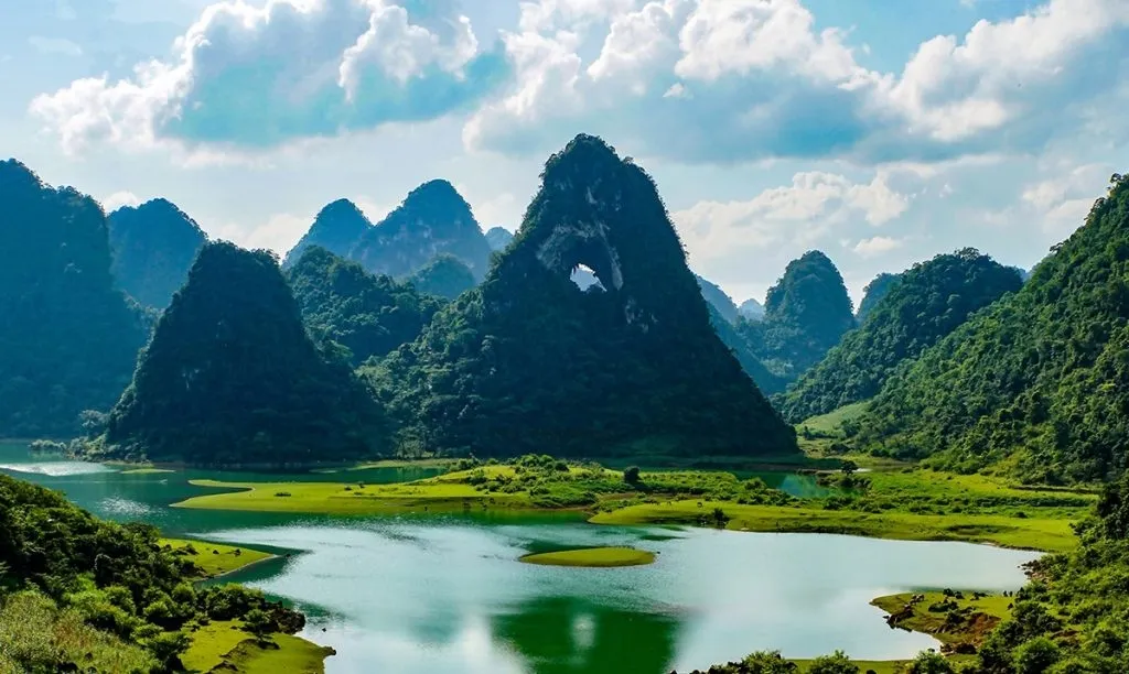 Kh&aacute;m ph&aacute; hang động v&agrave; những b&iacute; ẩn khảo cổ tại C&ocirc;ng vi&ecirc;n địa chất Cao Bằng- Ảnh 2.