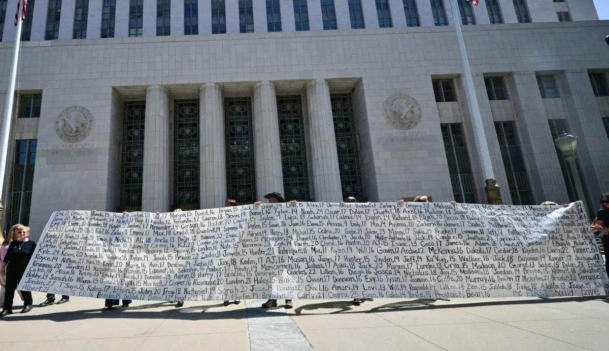 Meta, YouTube phải bồi thường 3 triệu USD trong vụ nghiện mạng xã hội - Ảnh 1.