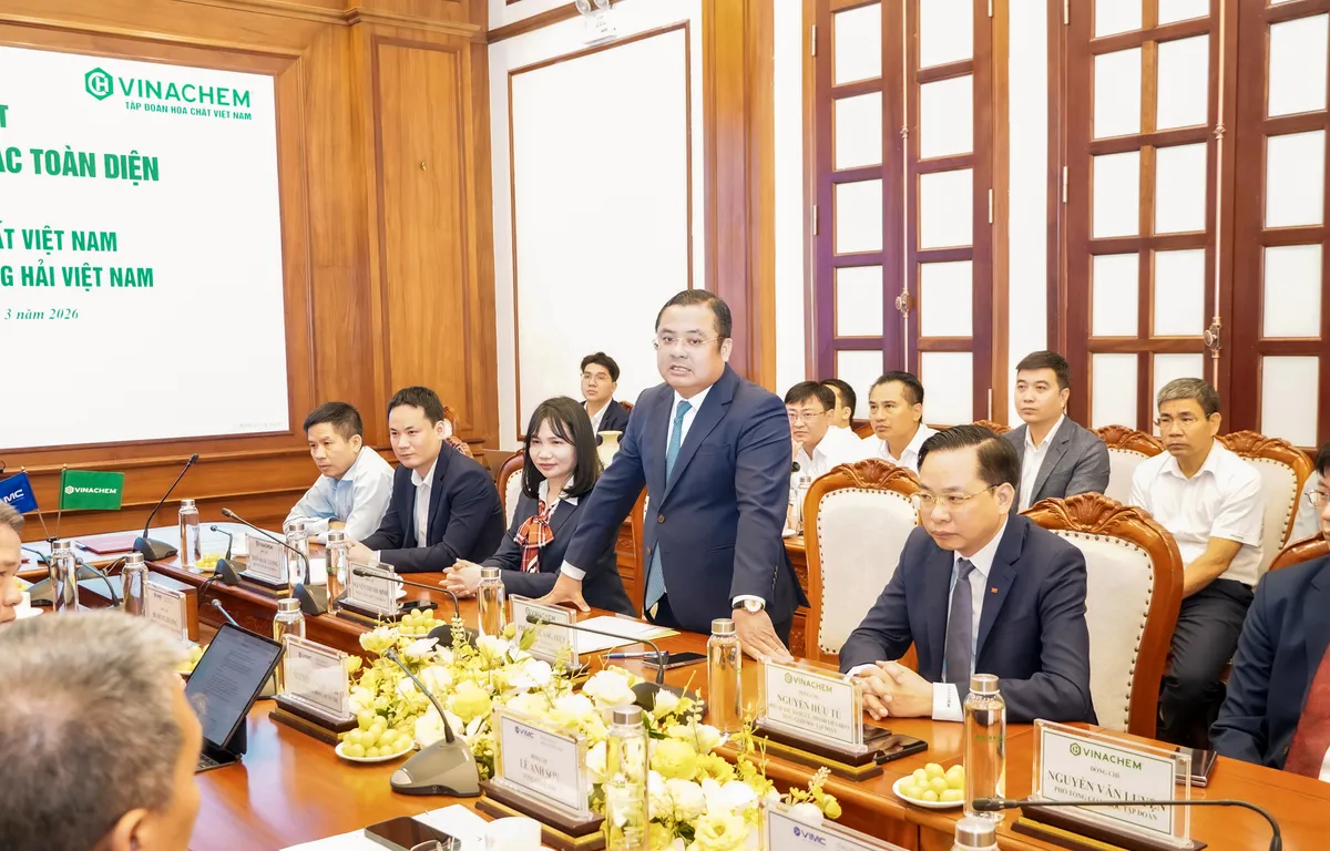 Vinachem và Tổng công ty Hàng hải Việt Nam ký kết thỏa thuận hợp tác toàn diện - Ảnh 4.