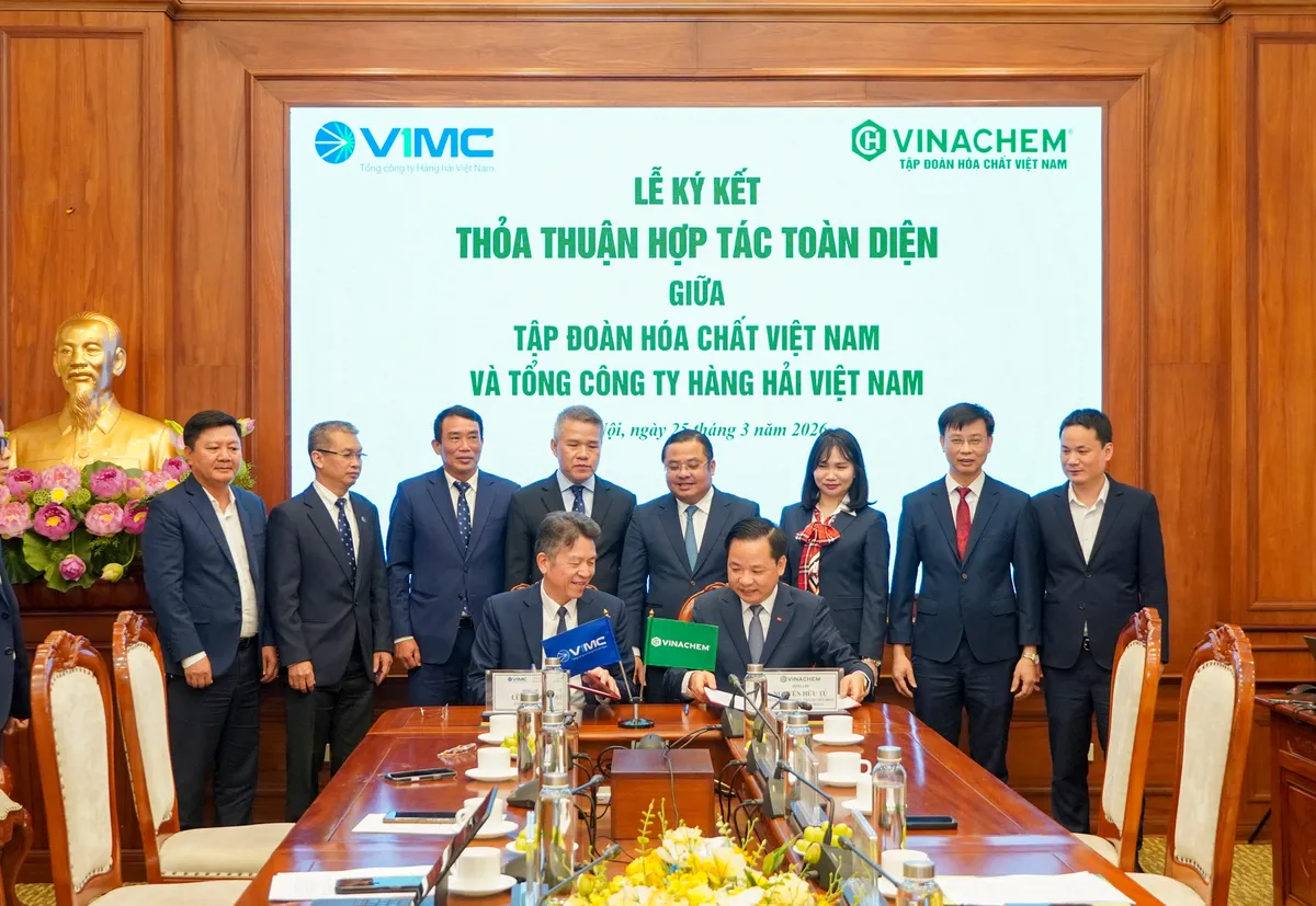 Vinachem và Tổng công ty Hàng hải Việt Nam ký kết thỏa thuận hợp tác toàn diện - Ảnh 2.
