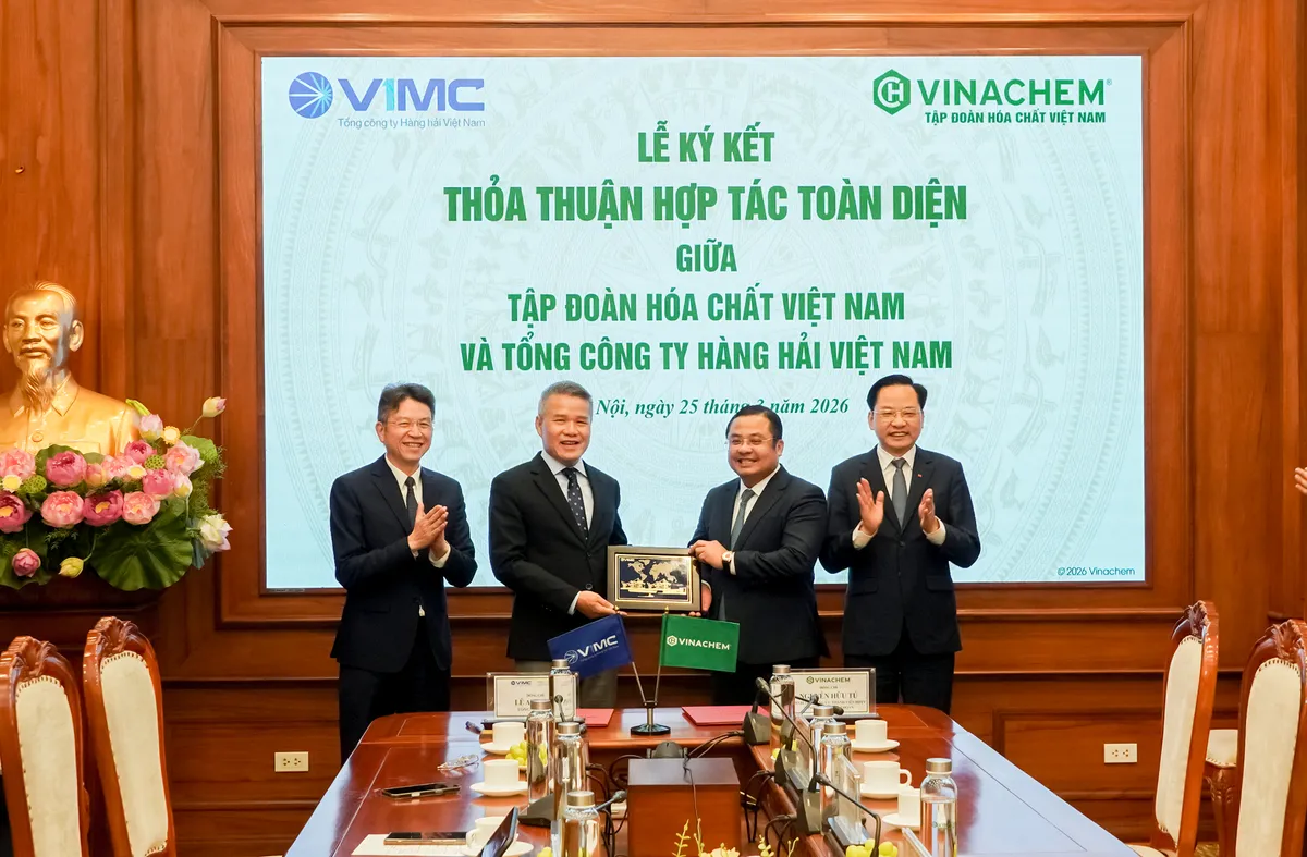 Vinachem và Tổng công ty Hàng hải Việt Nam ký kết thỏa thuận hợp tác toàn diện - Ảnh 5.