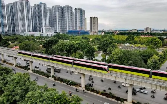 Hà Nội: Xu hướng chuyển từ xe cá nhân sang giao thông công cộng ngày càng mạnh mẽ