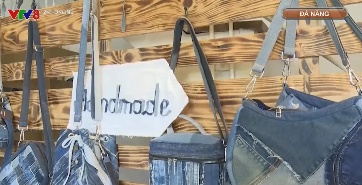 Lan toả sống xanh từ jeans t&aacute;i chế- Ảnh 3.