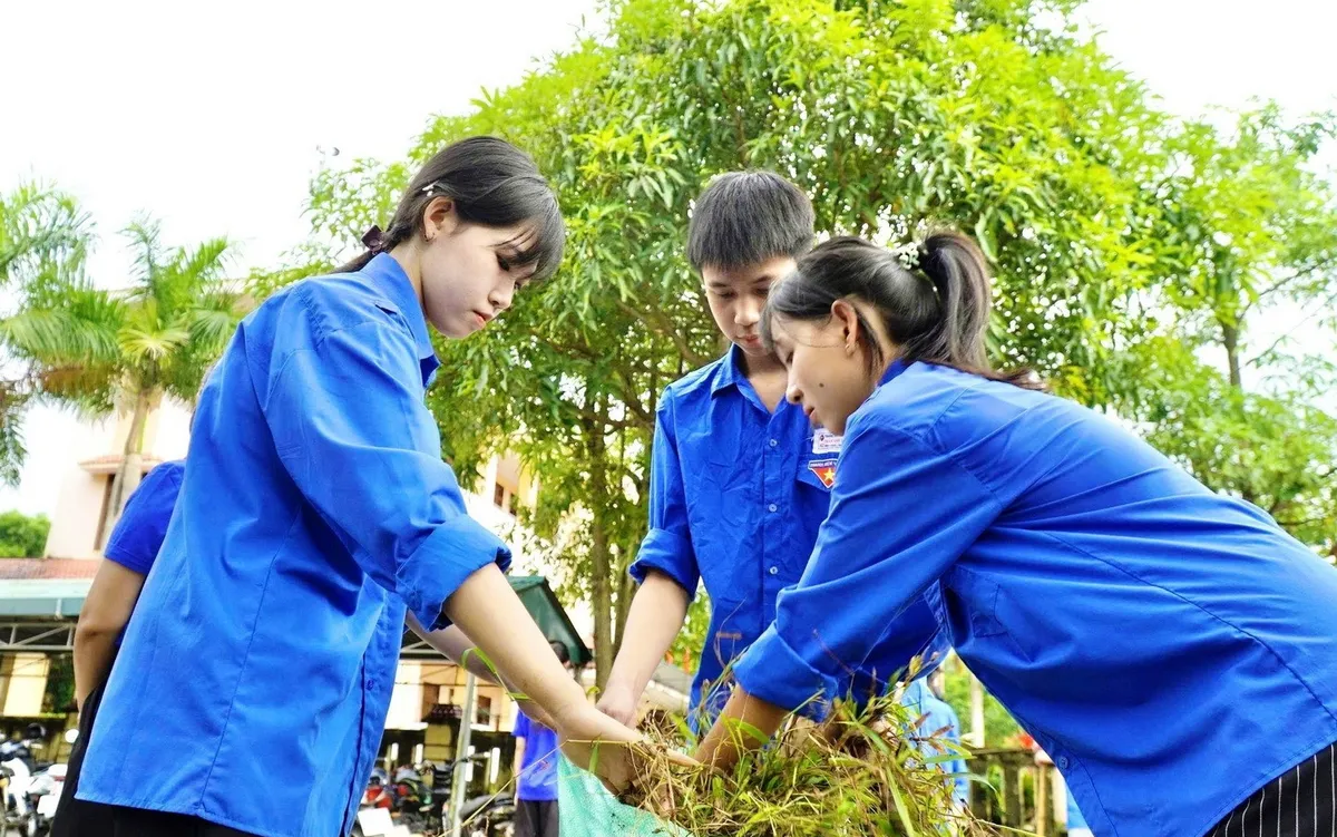 Thanh ni&ecirc;n sống c&oacute; l&yacute; tưởng, s&aacute;ng tạo, g&oacute;p phần v&agrave;o đổi mới- Ảnh 1.