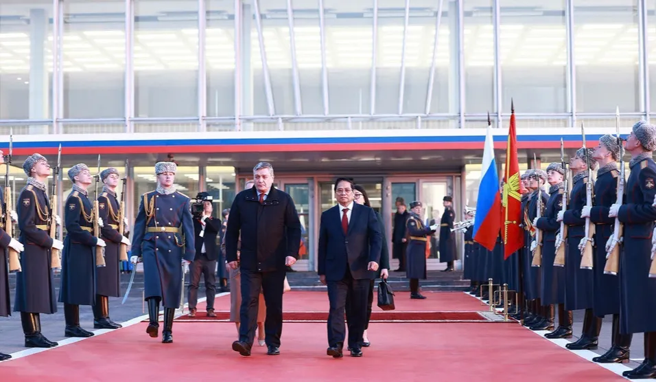 Thủ tướng về tới H&agrave; Nội, kết th&uacute;c tốt đẹp chuyến thăm ch&iacute;nh thức Nga - Ảnh 2.